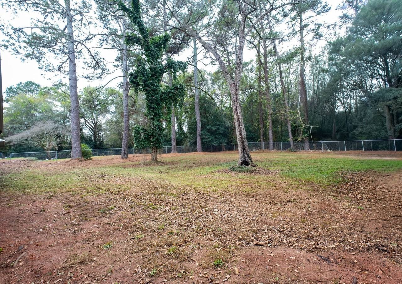 135 Brookwood Dr - Photo 4 of 17