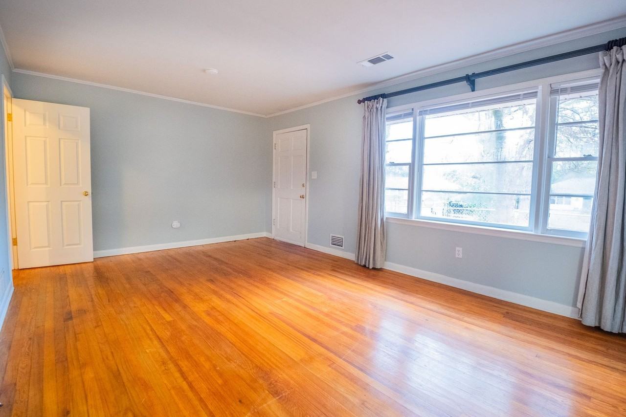 135 Brookwood Dr - Photo 5 of 17