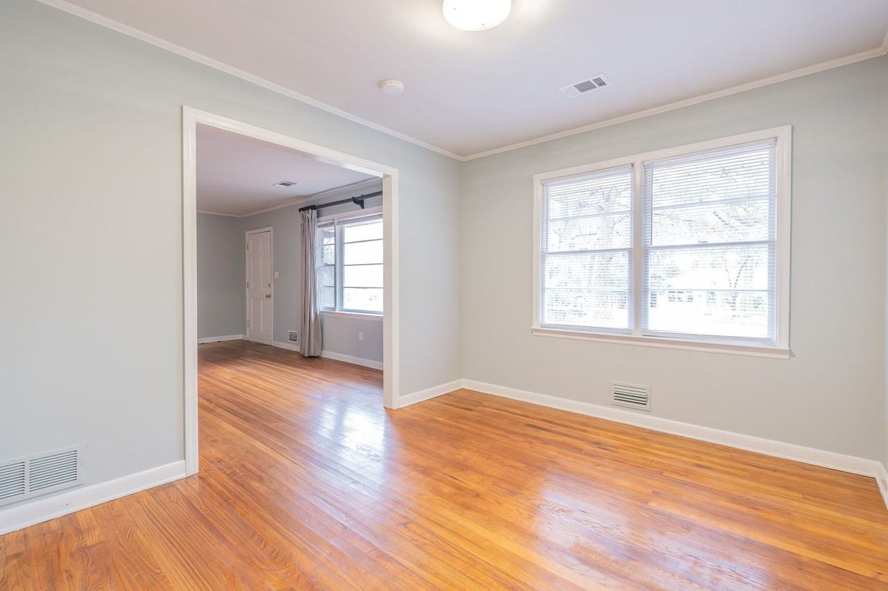 135 Brookwood Dr - Photo 6 of 17