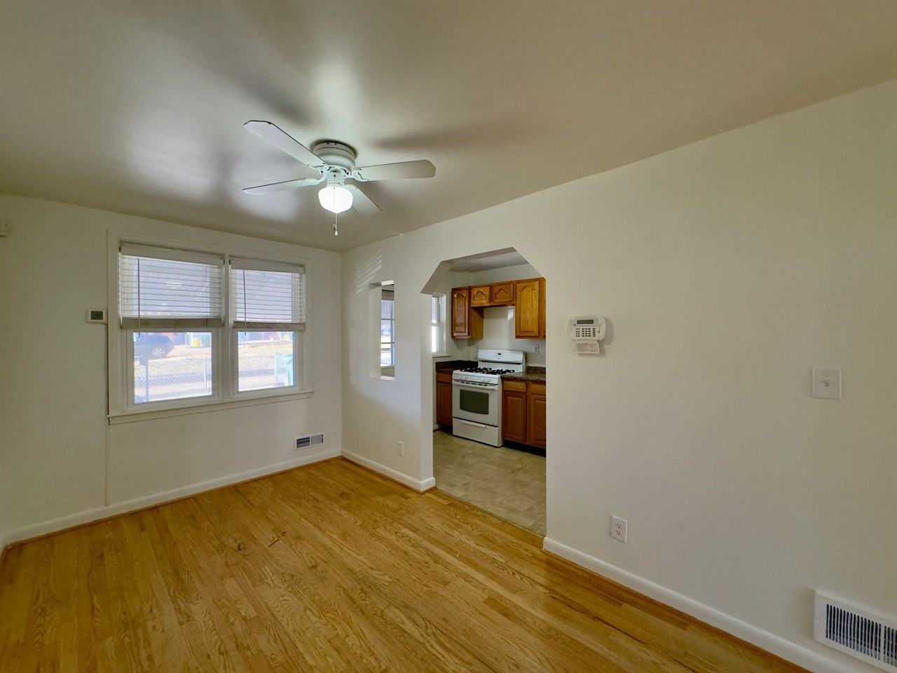 512 Umbra St - Photo 5 of 22