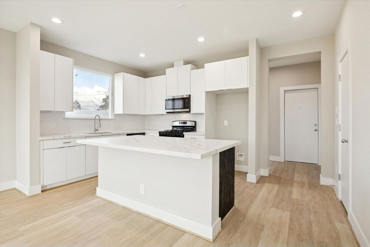 8662 Easthaven Blvd - Photo 6 of 18