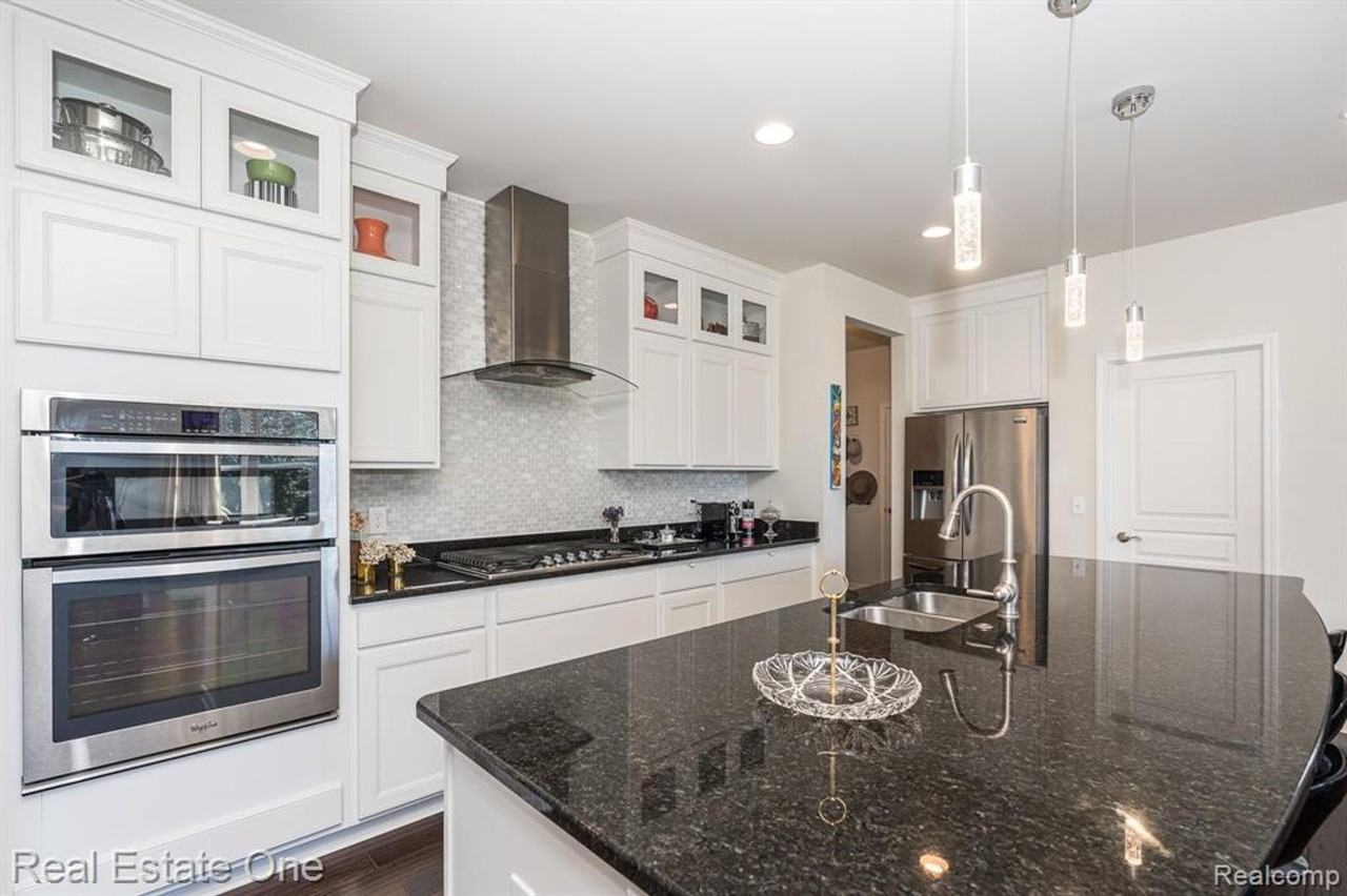 124 Oakland Crest Dr - Photo 2 of 24