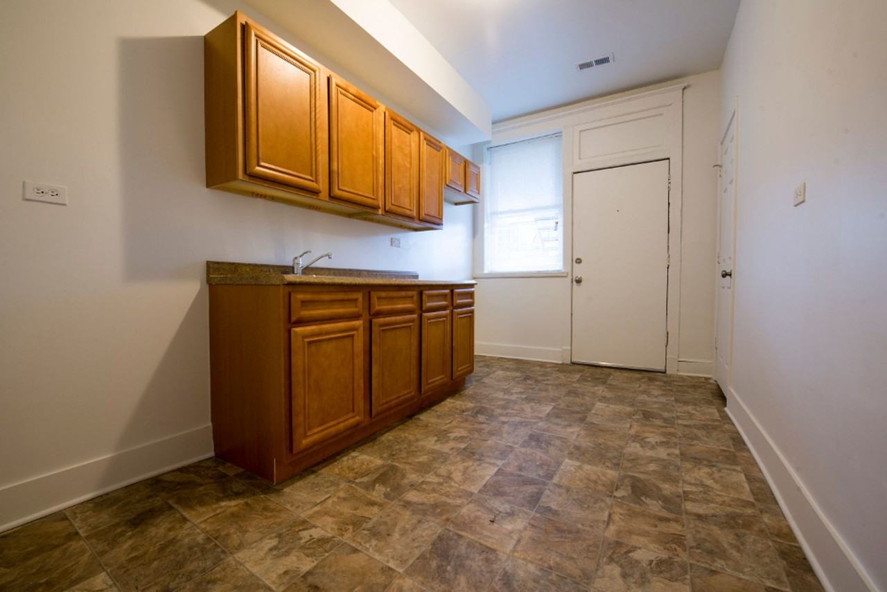 5901 S Michigan - Photo 2 of 22