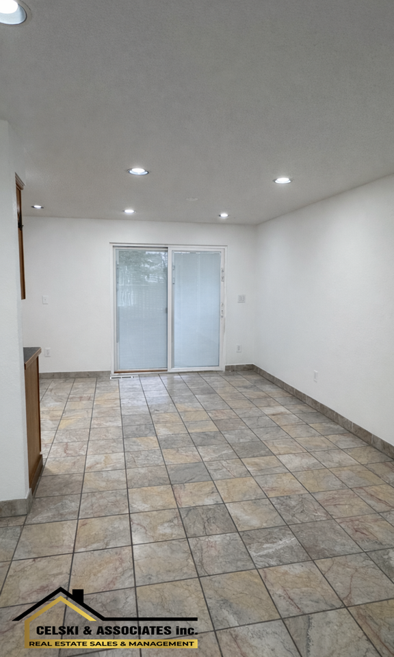 2604 S Keller St - Photo 4 of 17