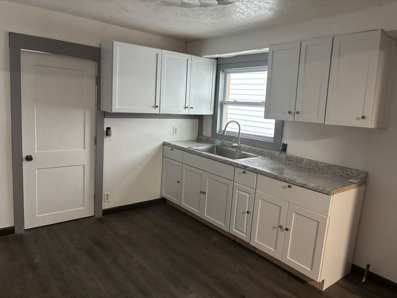 433 Front Ave Sw - Photo 4 of 15