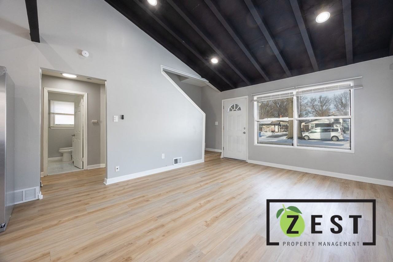 25211 Hopkins St - Photo 4 of 21