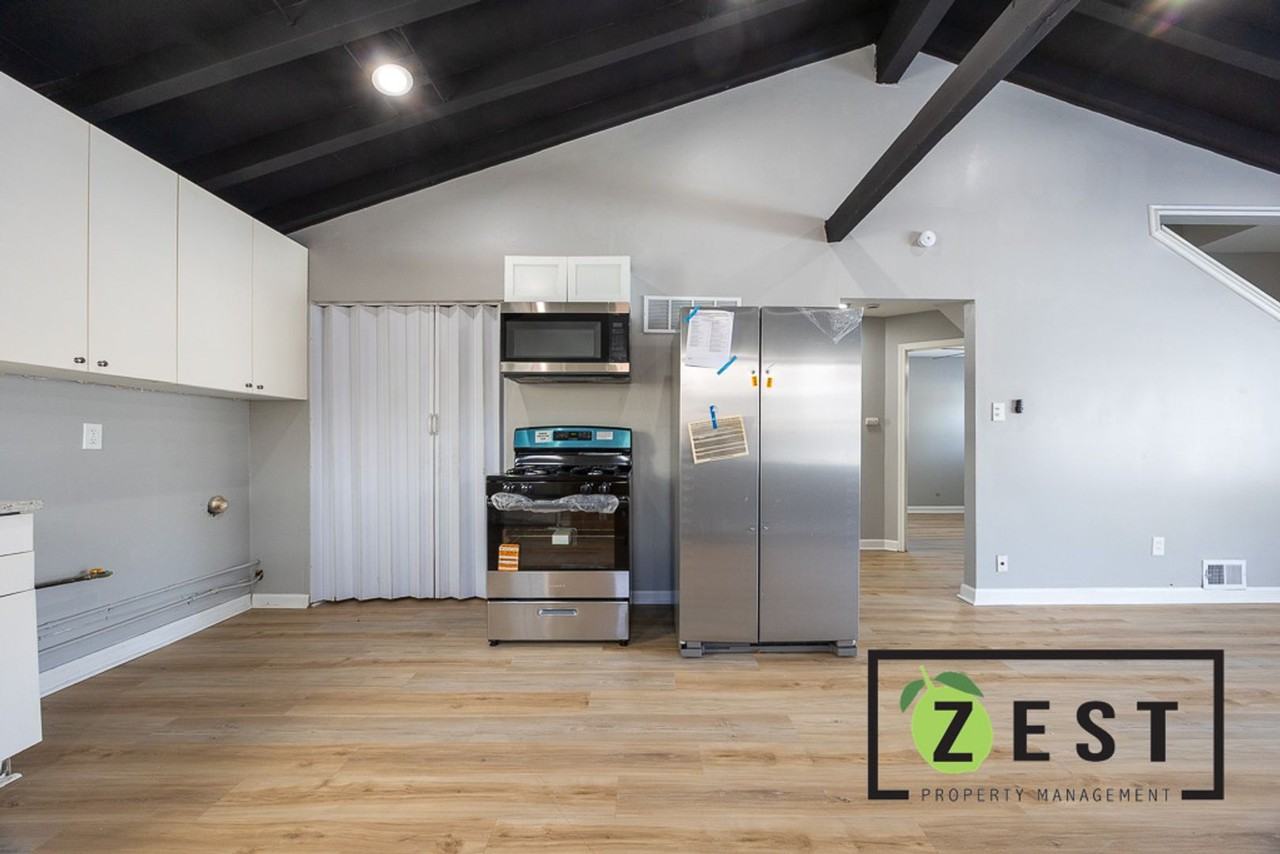 25211 Hopkins St - Photo 2 of 21