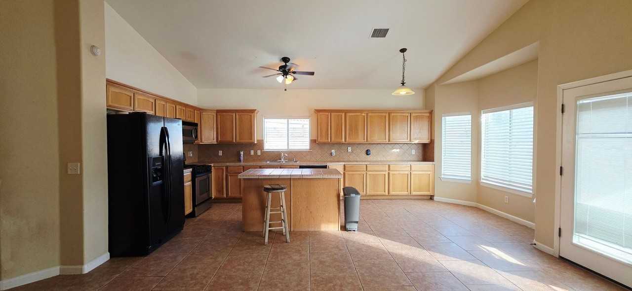 836 Phil Hansen Dr - Photo 7 of 22