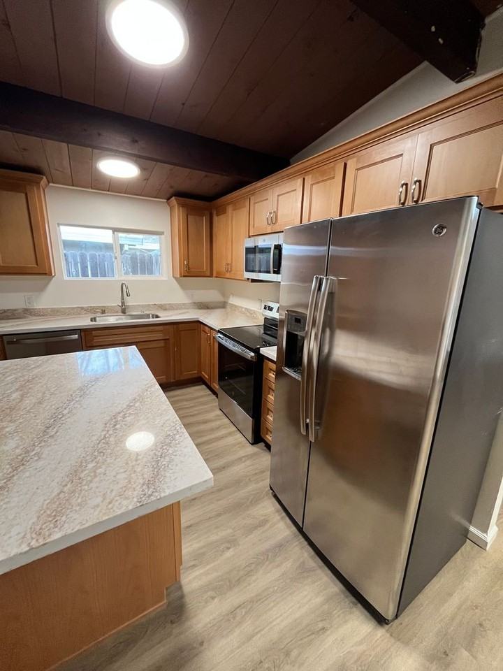 908 Oak Ave - Photo 2 of 24