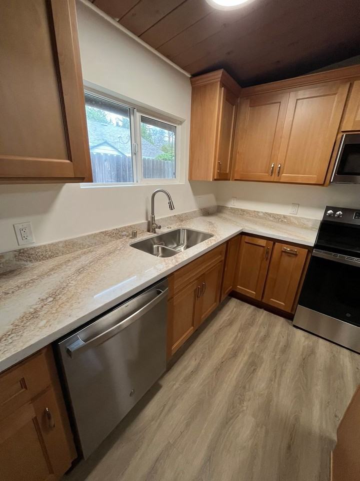 908 Oak Ave - Photo 4 of 24