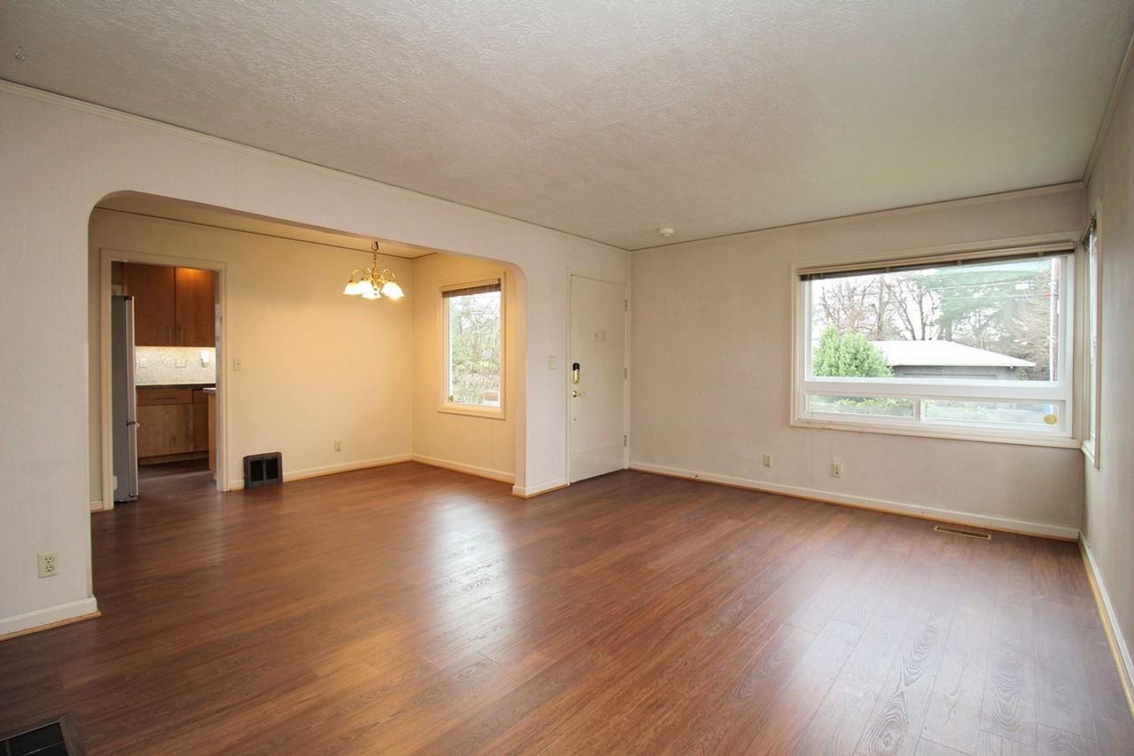 2718 Se 58th Ave - Photo 4 of 29