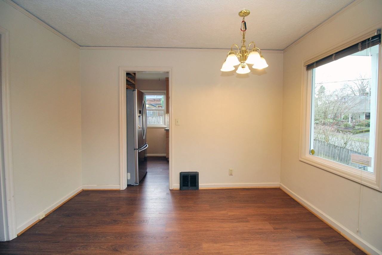 2718 Se 58th Ave - Photo 7 of 29