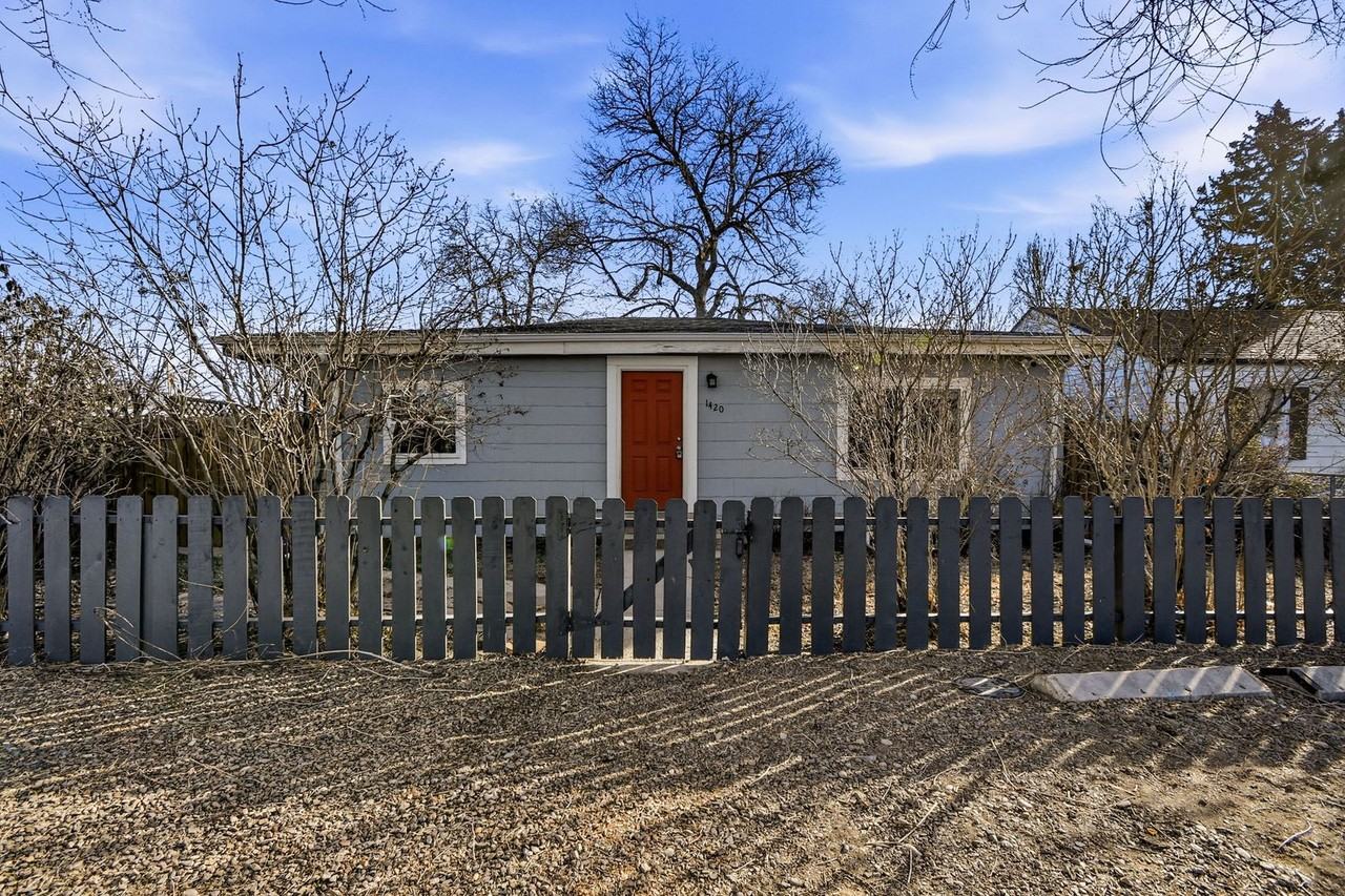 1420 Chase St - Photo 2 of 47