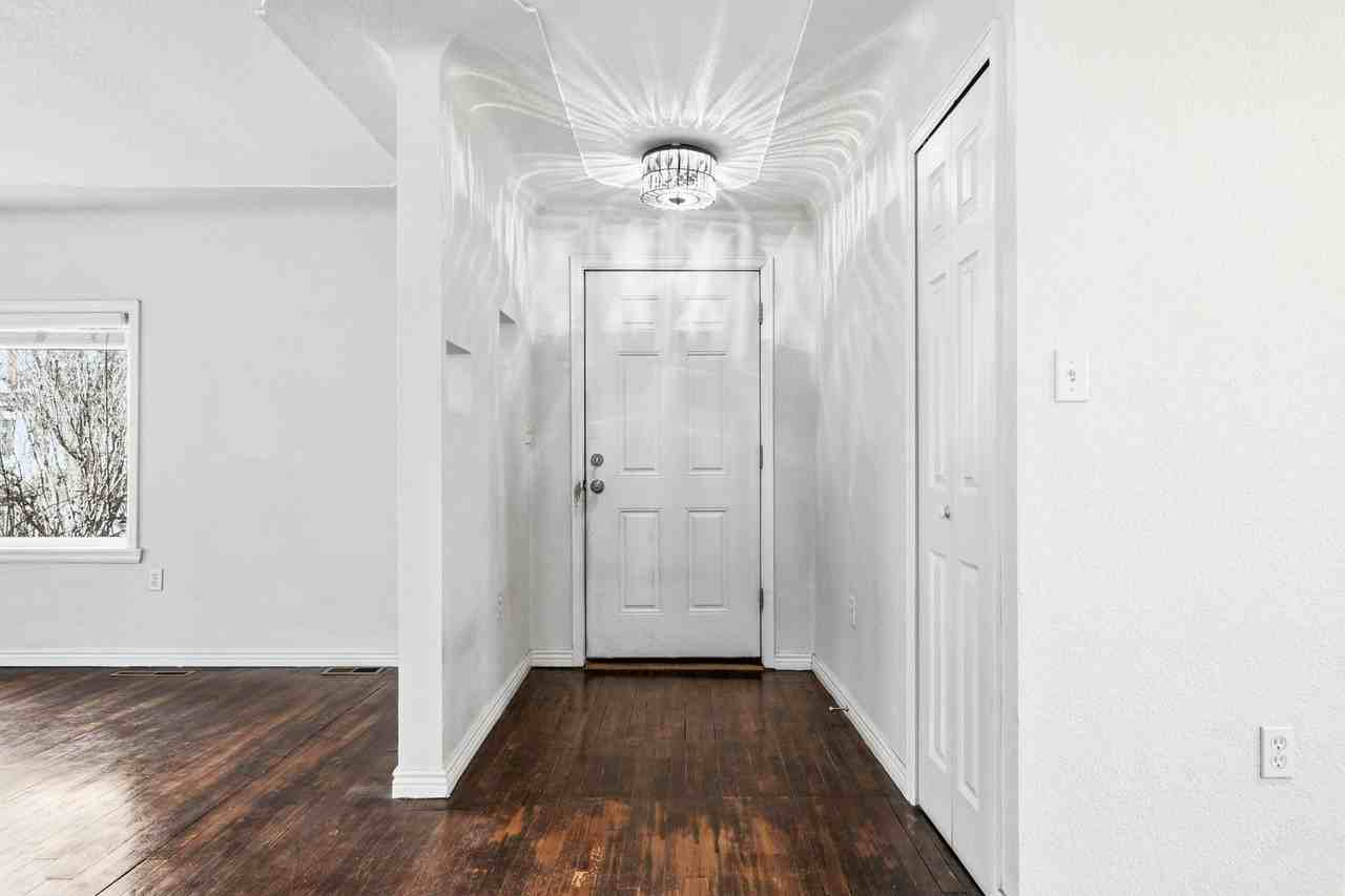 1420 Chase St - Photo 4 of 47