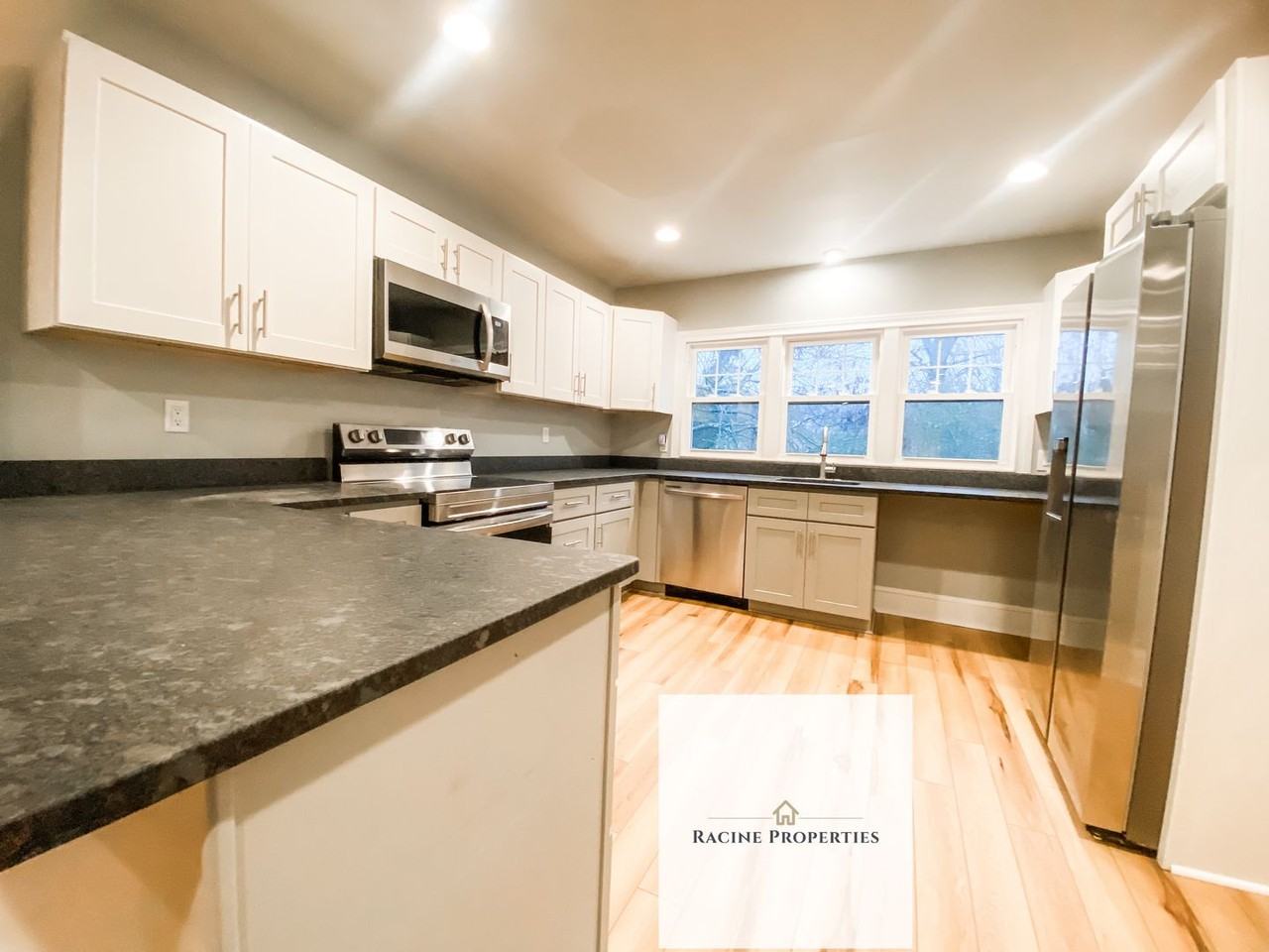 206 W Lee Rd - Photo 4 of 12