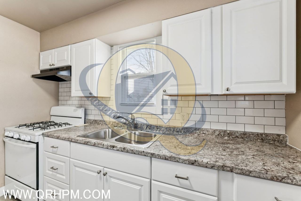 1349 James St - Photo 3 of 21