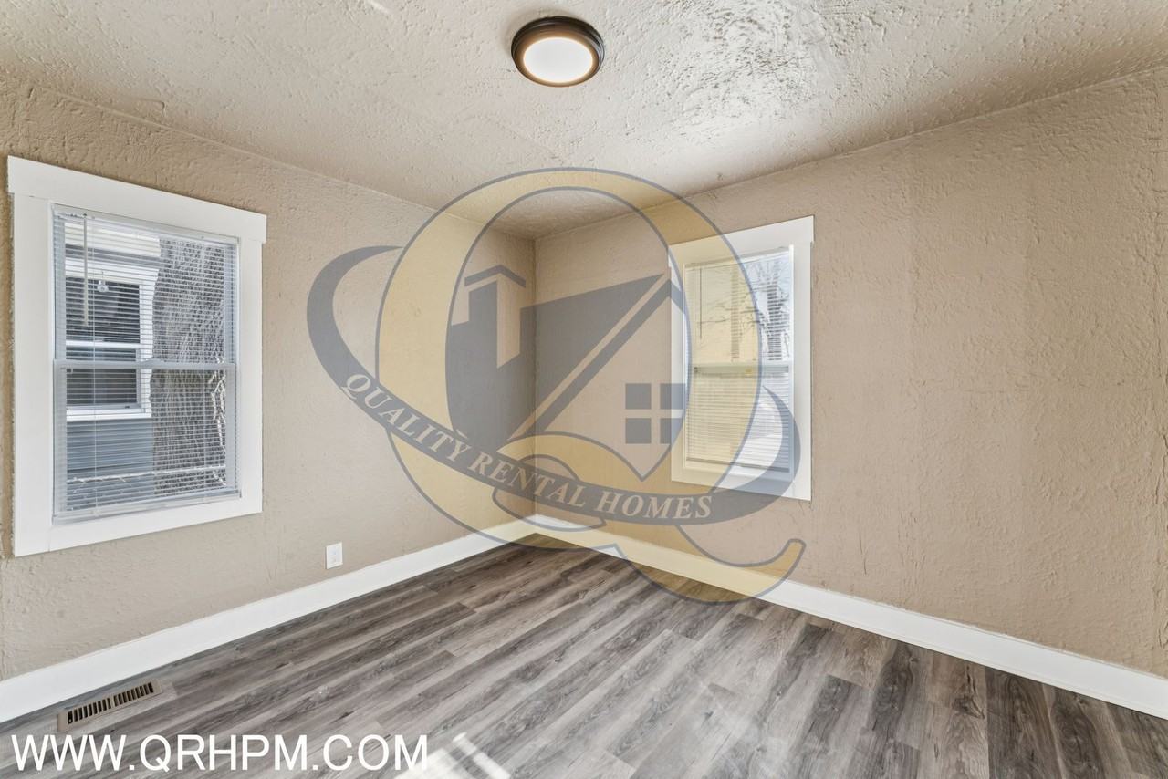 1349 James St - Photo 4 of 21