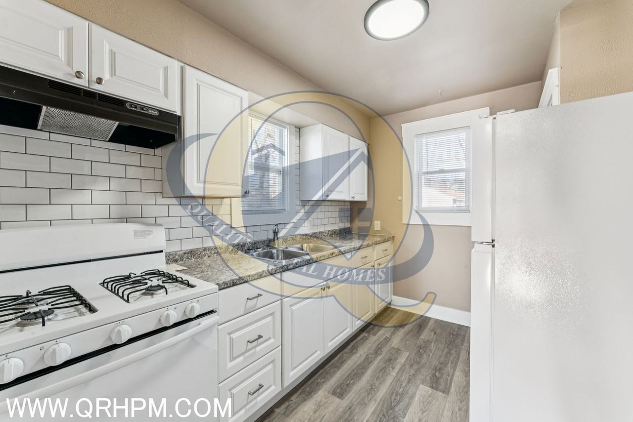 1349 James St - Photo 5 of 21