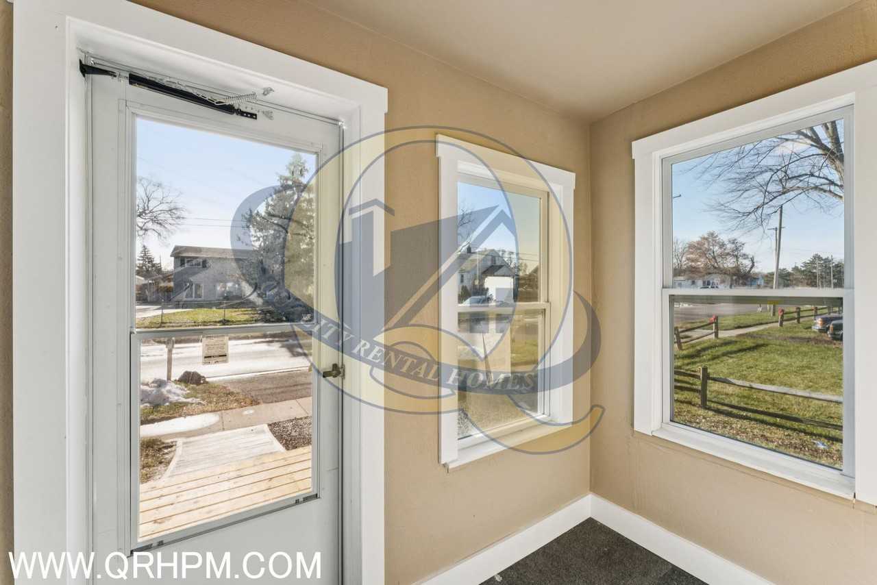 1349 James St - Photo 4 of 20