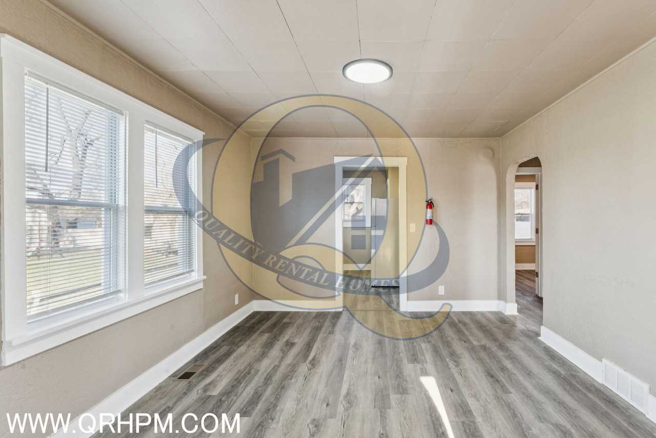 1349 James St - Photo 6 of 20