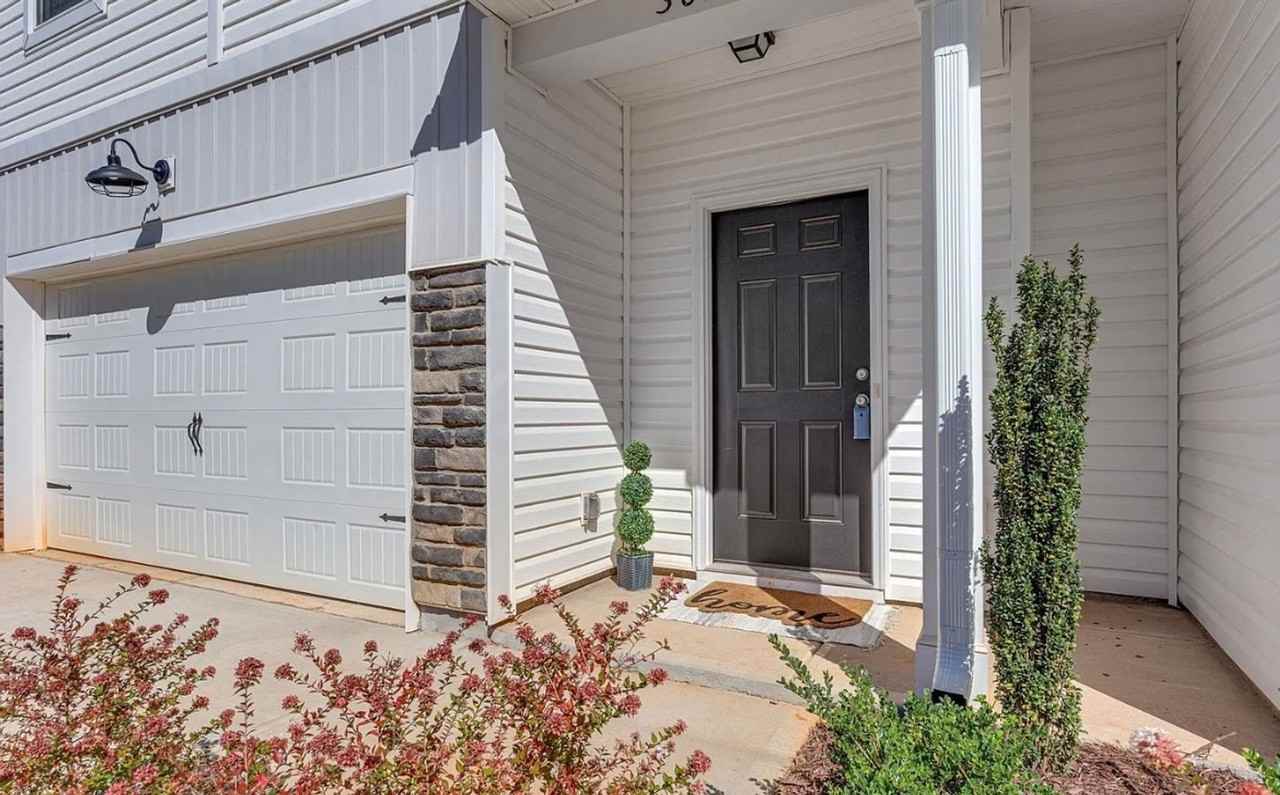 3052 Olivette Pl - Photo 4 of 31