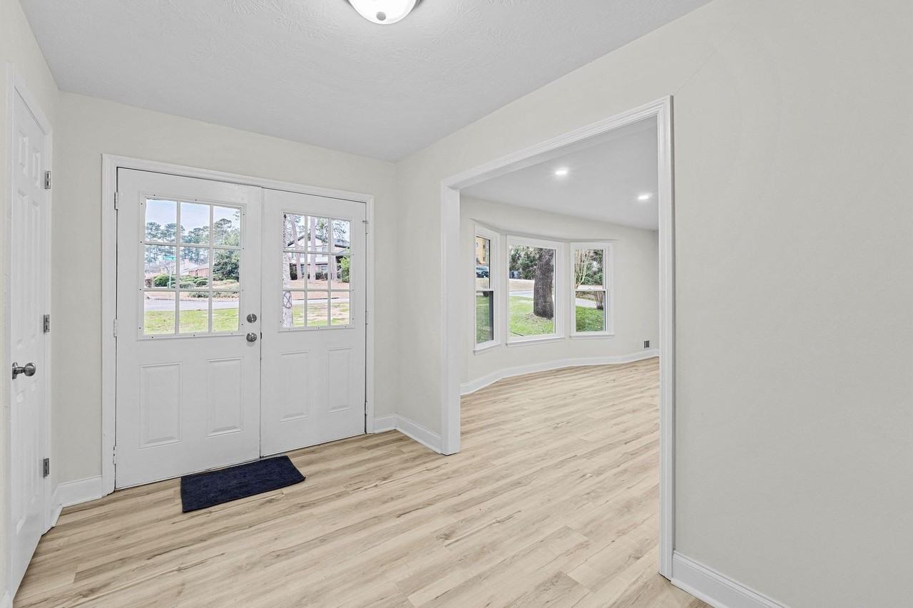 1306 Dominica Dr - Photo 3 of 36