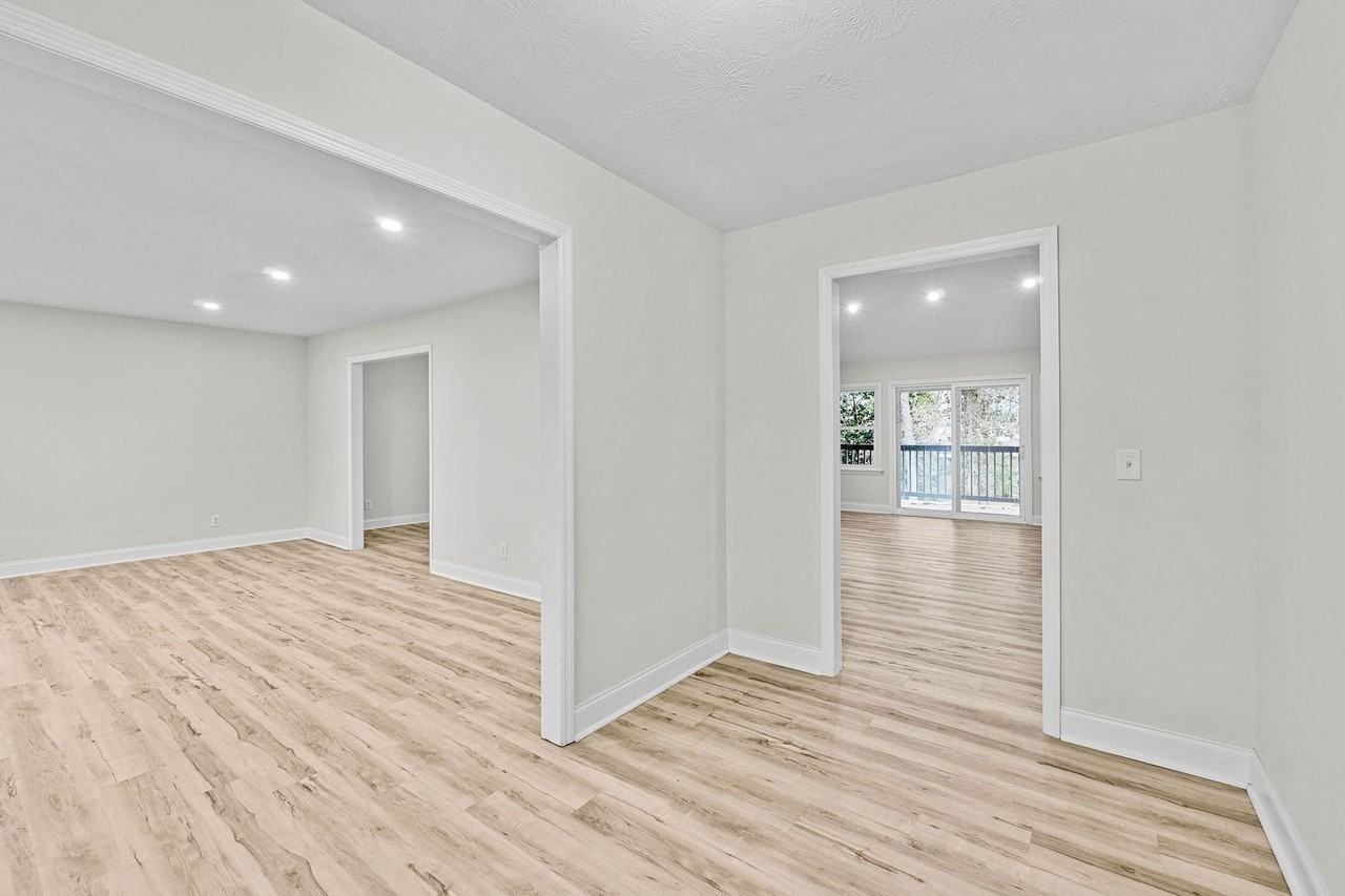 1306 Dominica Dr - Photo 4 of 36