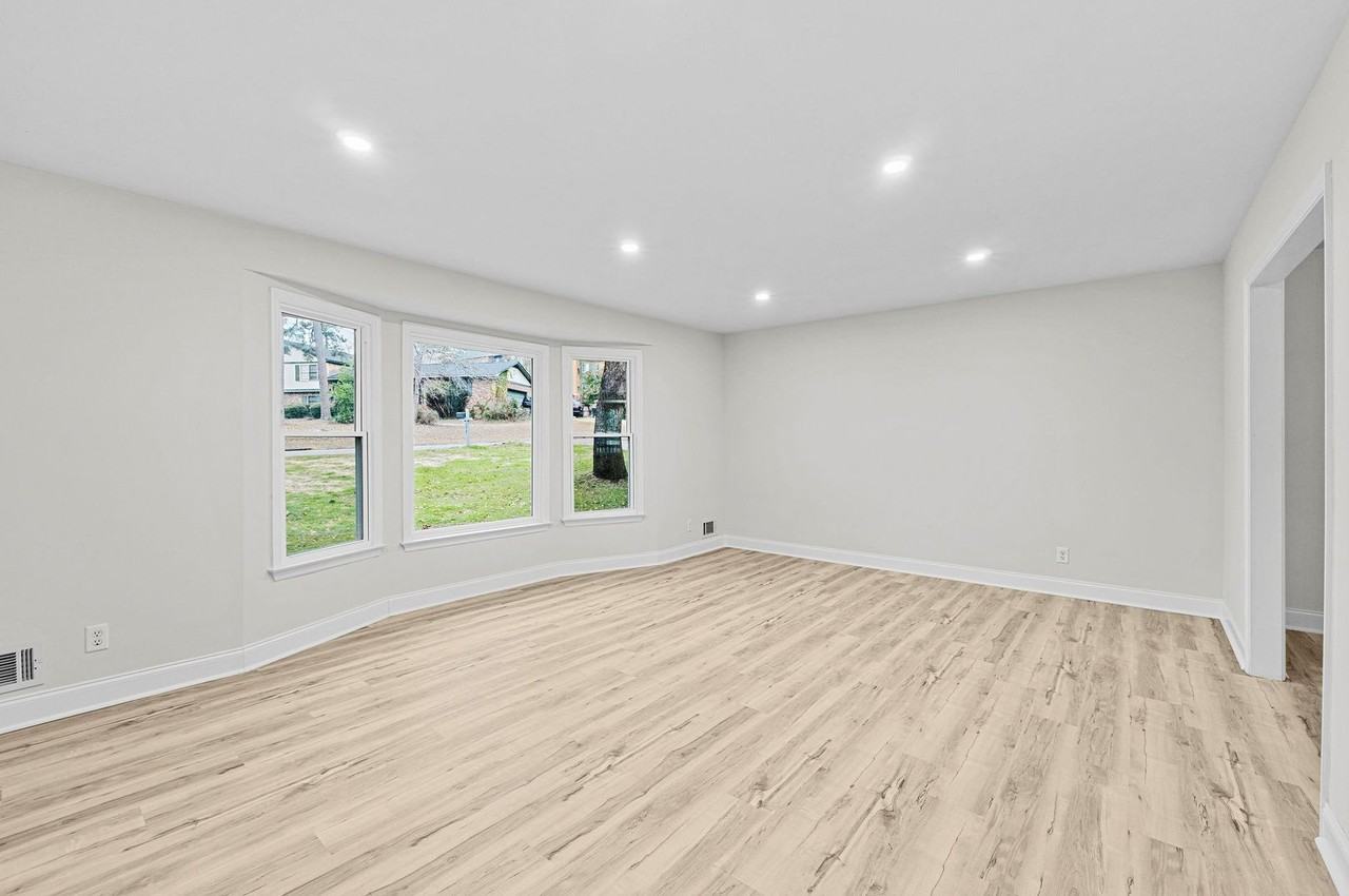 1306 Dominica Dr - Photo 5 of 36