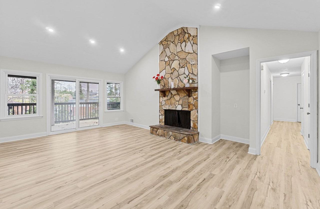 1306 Dominica Dr - Photo 7 of 36