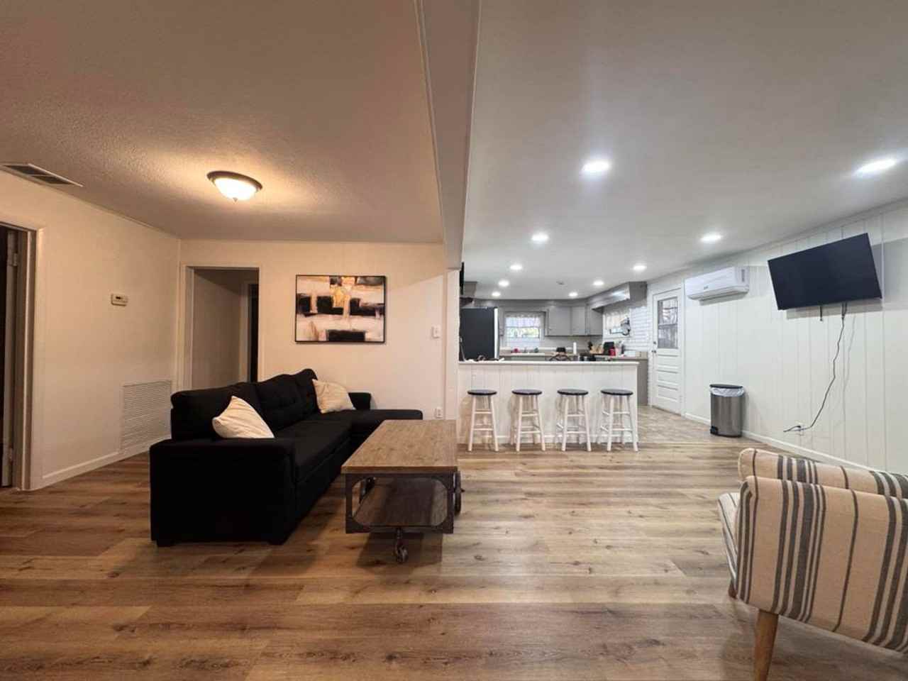 607 Herbert St - Photo 4 of 26