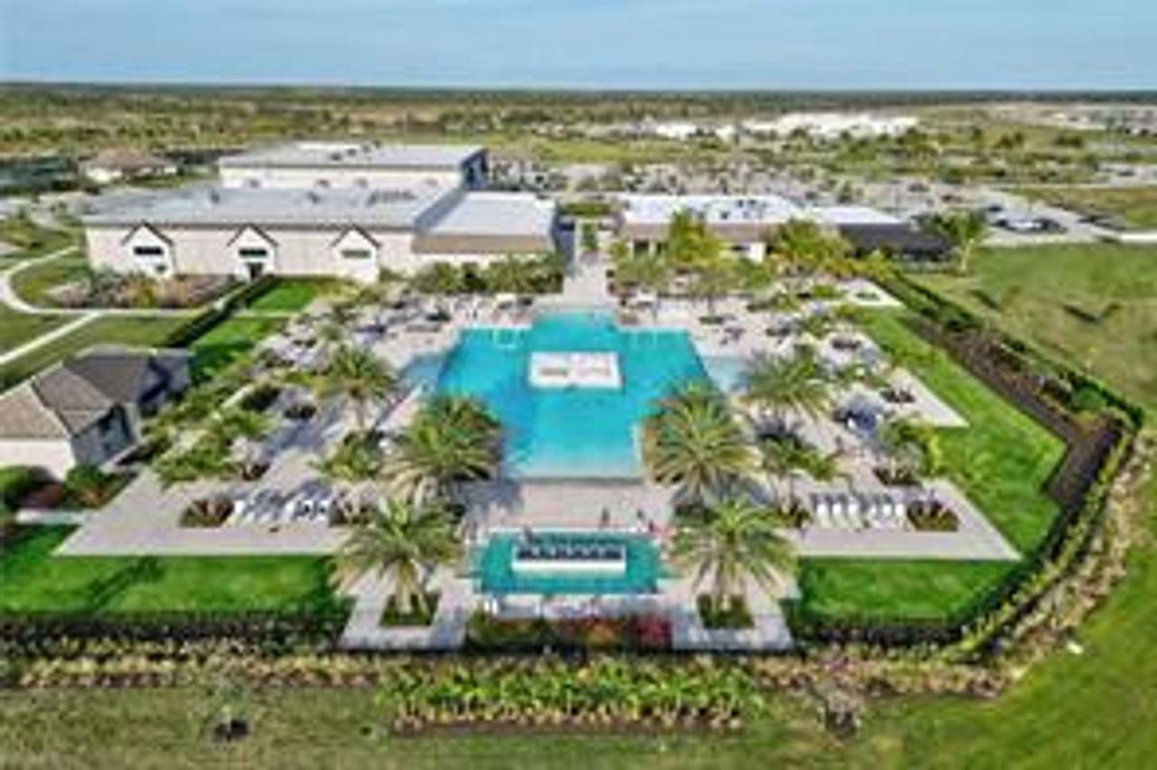 18680 Ives Dr - Photo 3 of 33