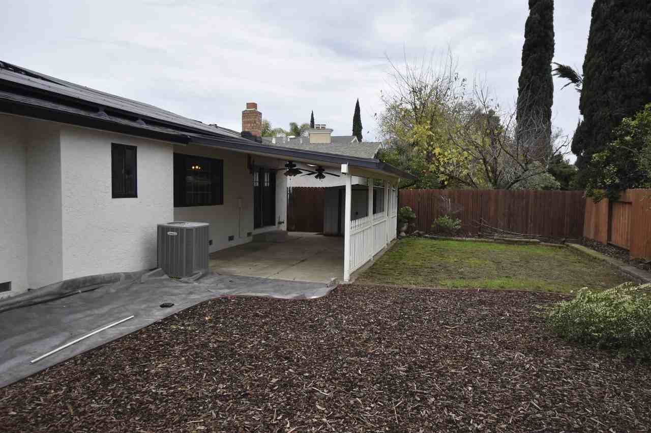 1208 Glenbrook Ave - Photo 3 of 13