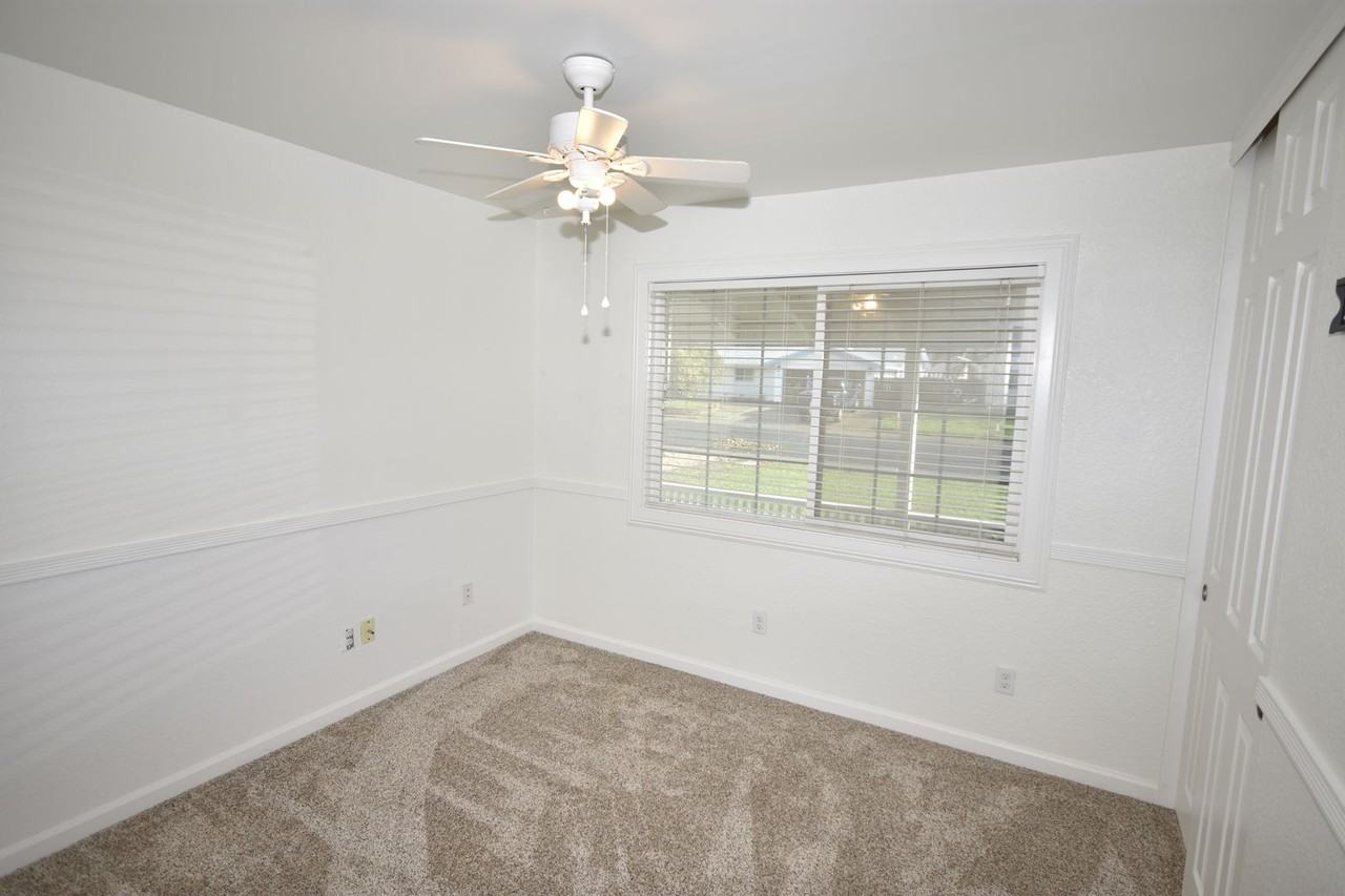 1208 Glenbrook Ave - Photo 4 of 13