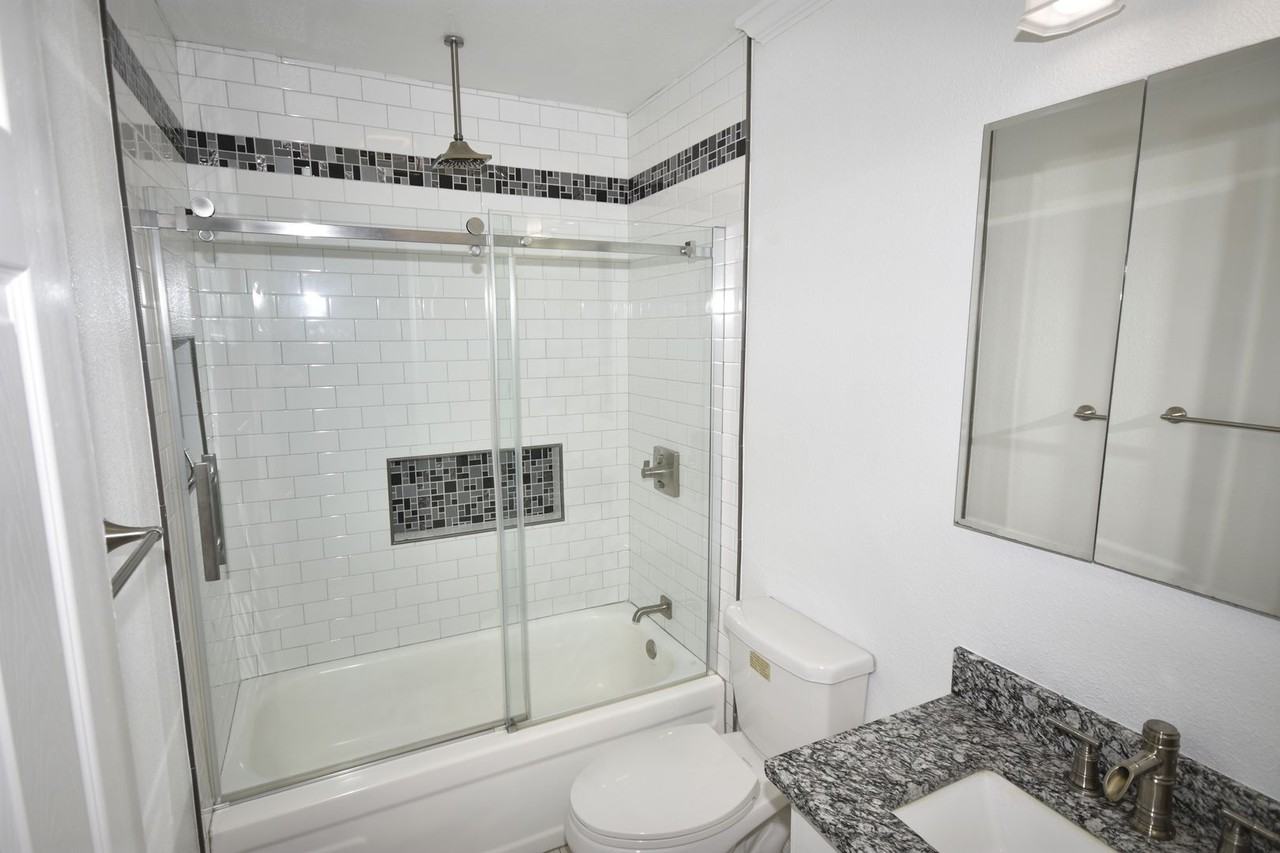 1208 Glenbrook Ave - Photo 5 of 13