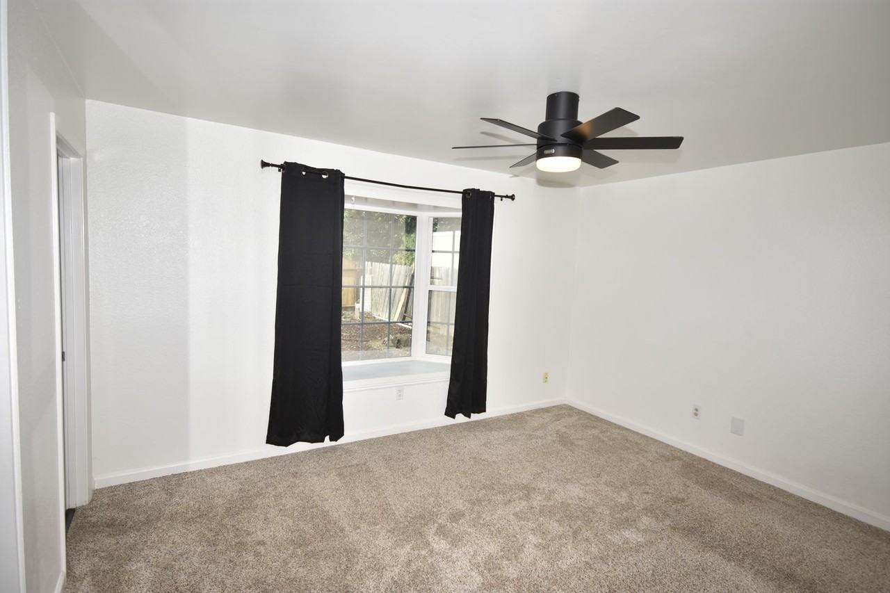 1208 Glenbrook Ave - Photo 7 of 13