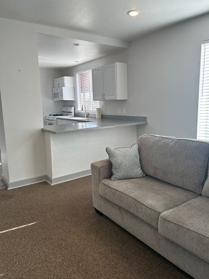 304 N 100 E - Photo 3 of 5