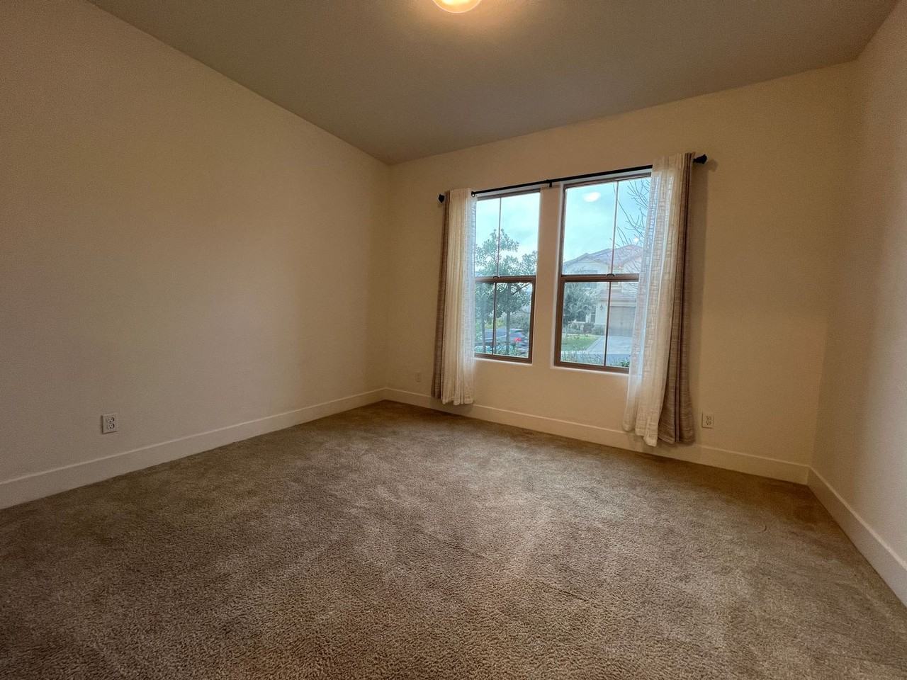 3024 Whistling Way - Photo 5 of 18