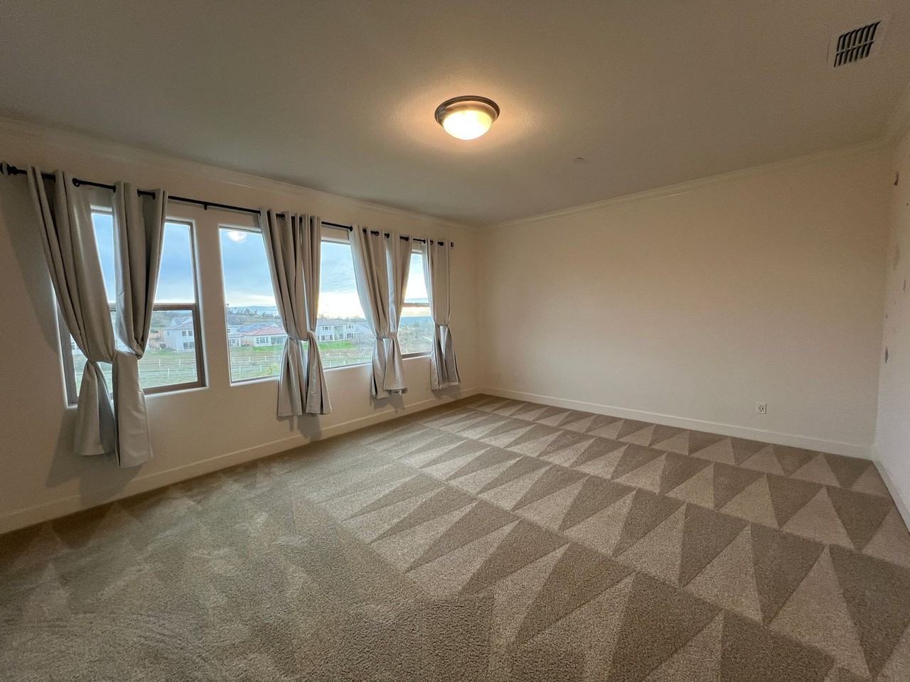 3024 Whistling Way - Photo 7 of 18