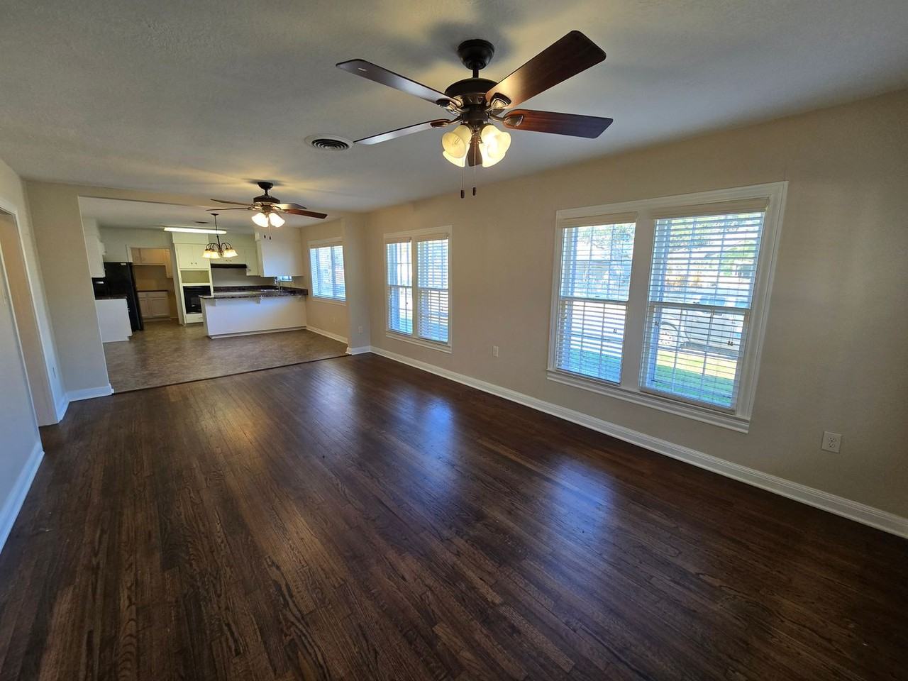 408 N Coulter Dr - Photo 3 of 23