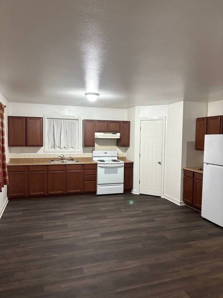 608 Mark Ave - Photo 5 of 11