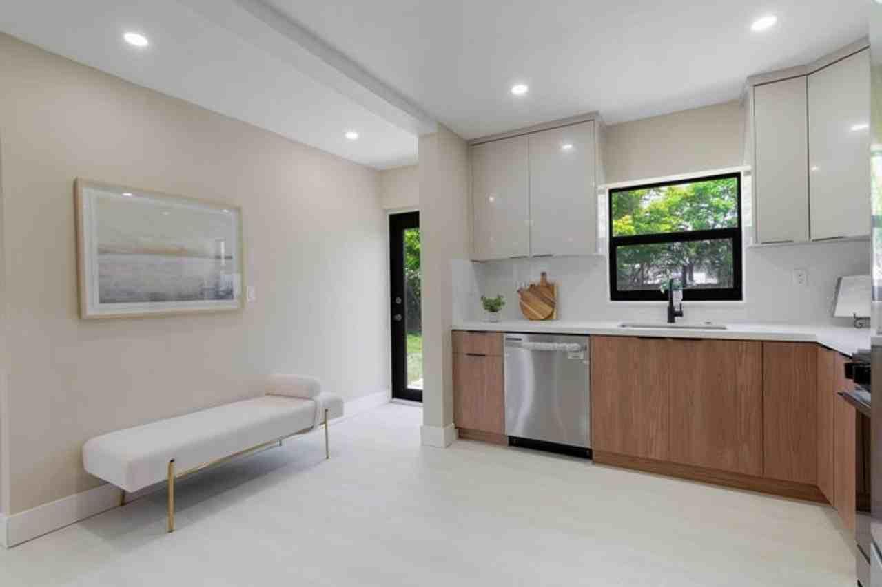 5409 Ne 4th Ave - Photo 2 of 24