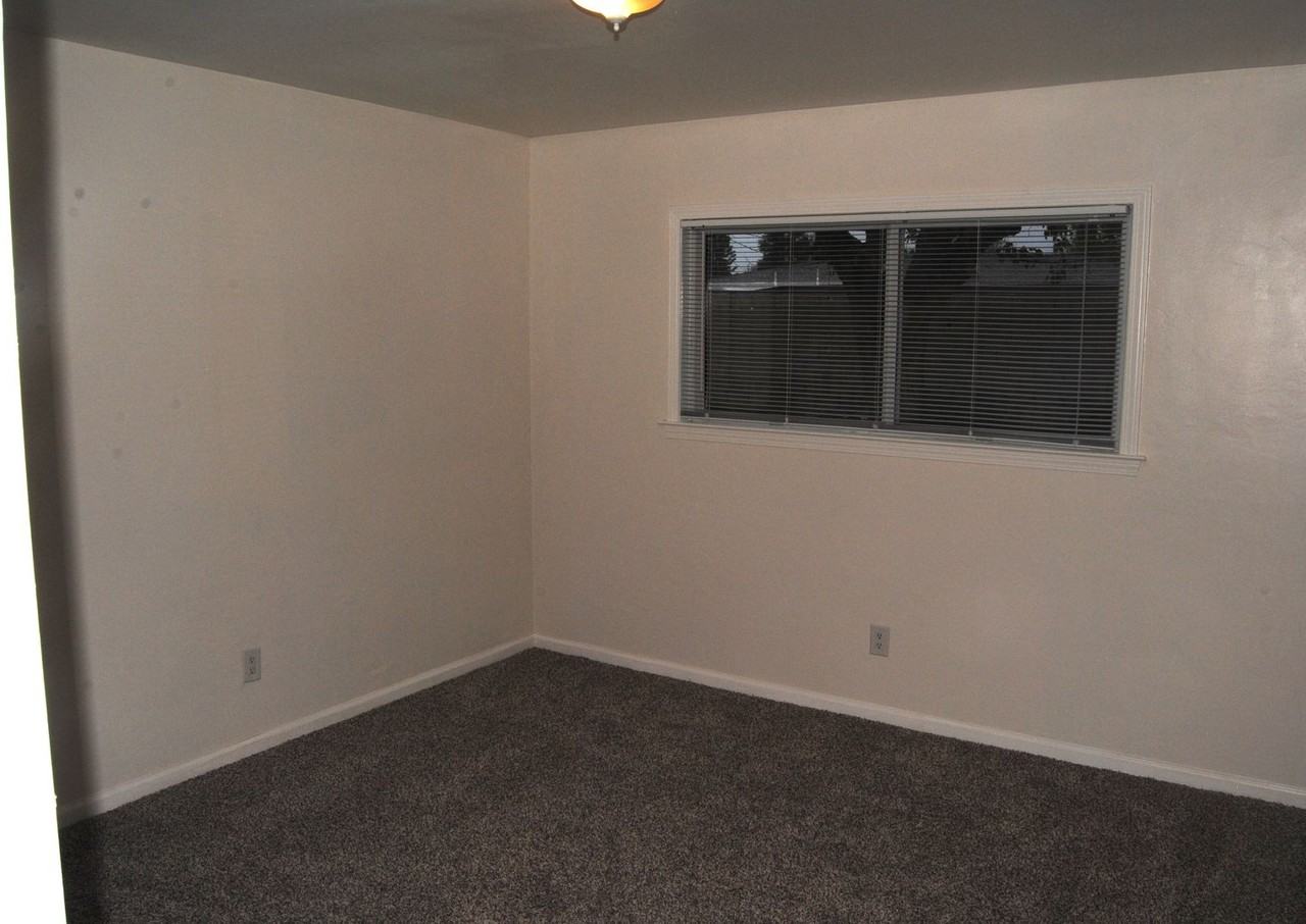 3706 Rampart St - Photo 7 of 12