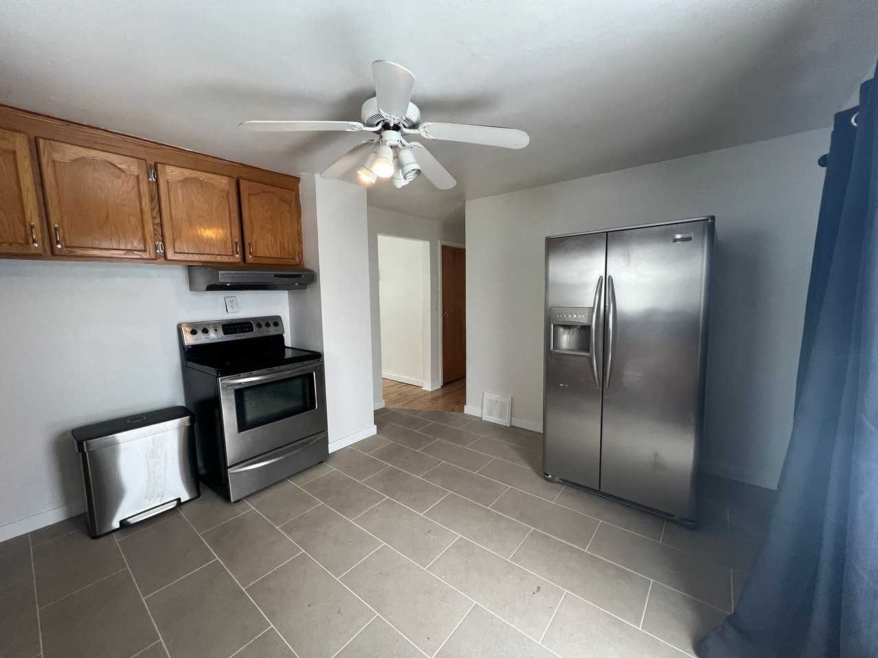 215 N 10th Ave - Photo 6 of 20