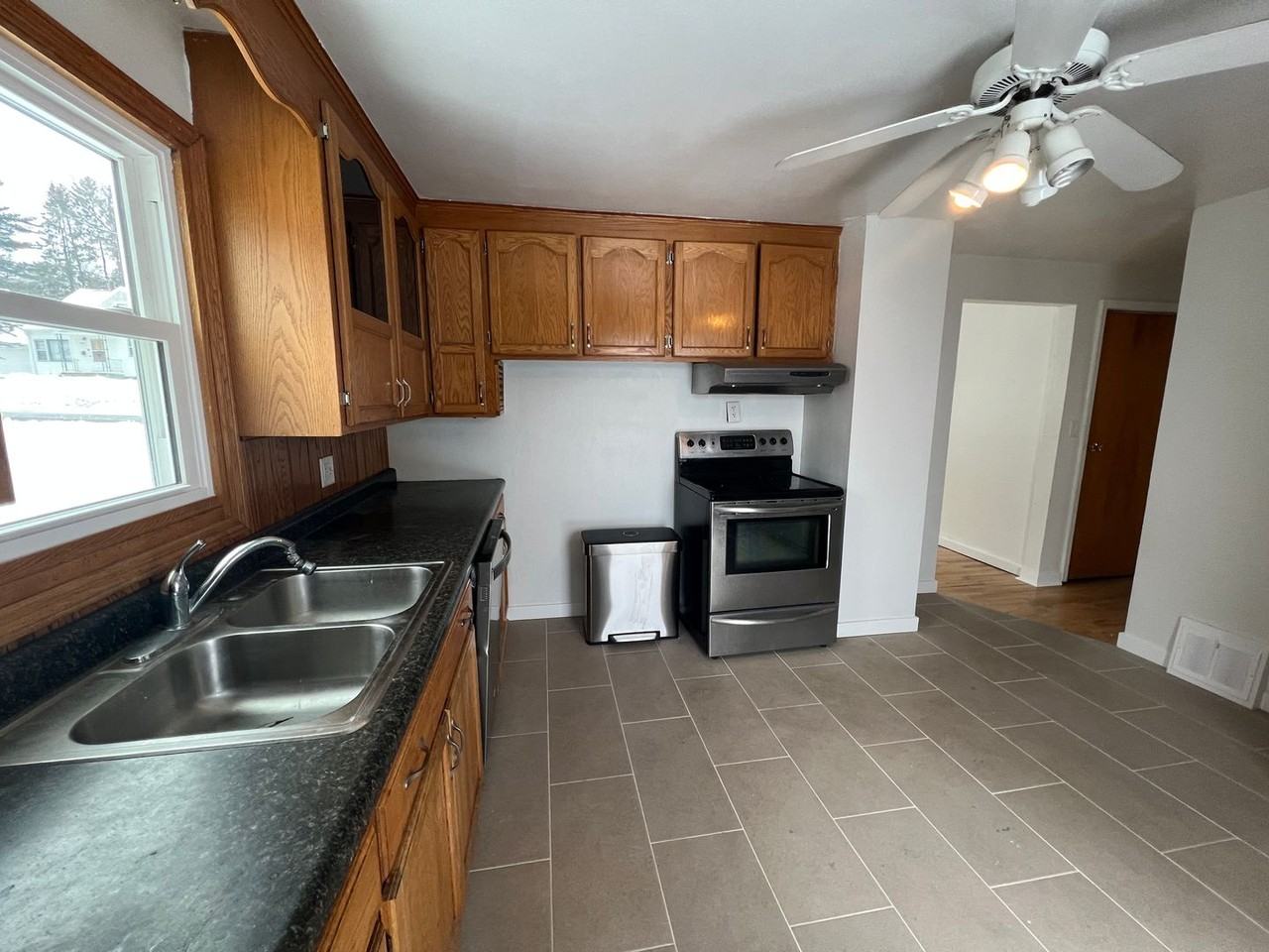 215 N 10th Ave - Photo 7 of 20