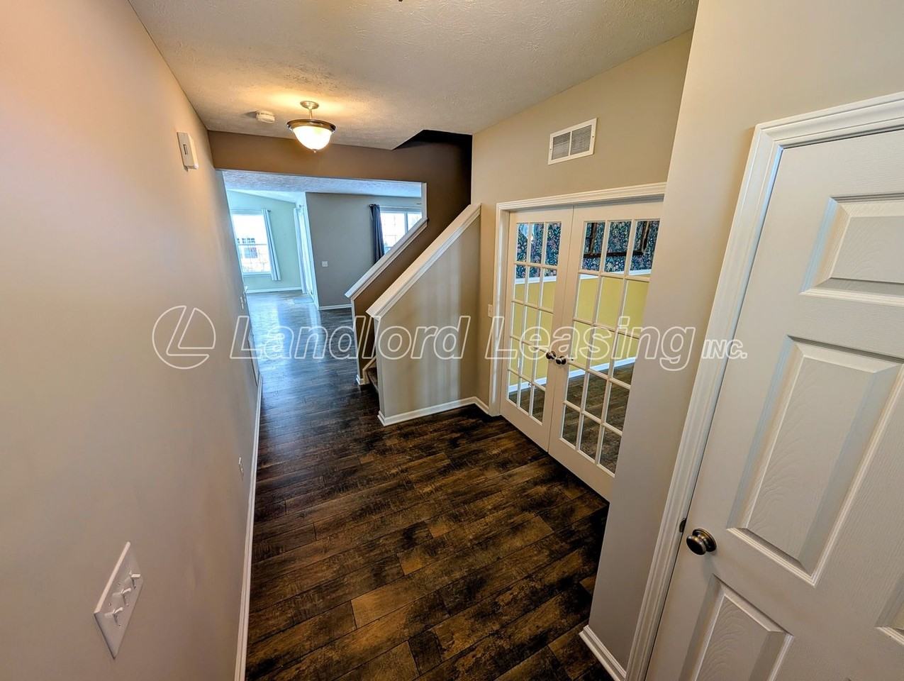 1039 Dodge Dr - Photo 4 of 33