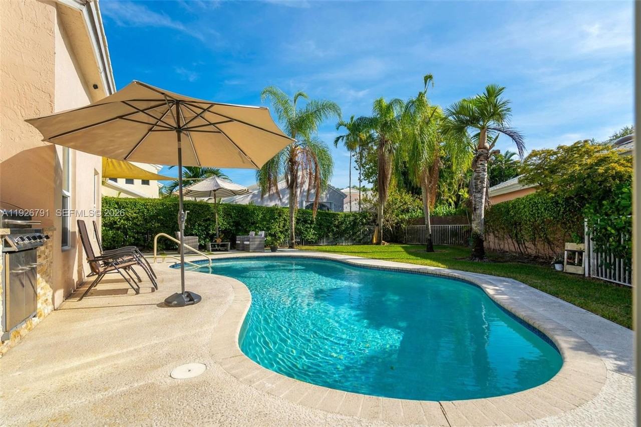 15241 Wilshire Ct - Photo 2 of 26