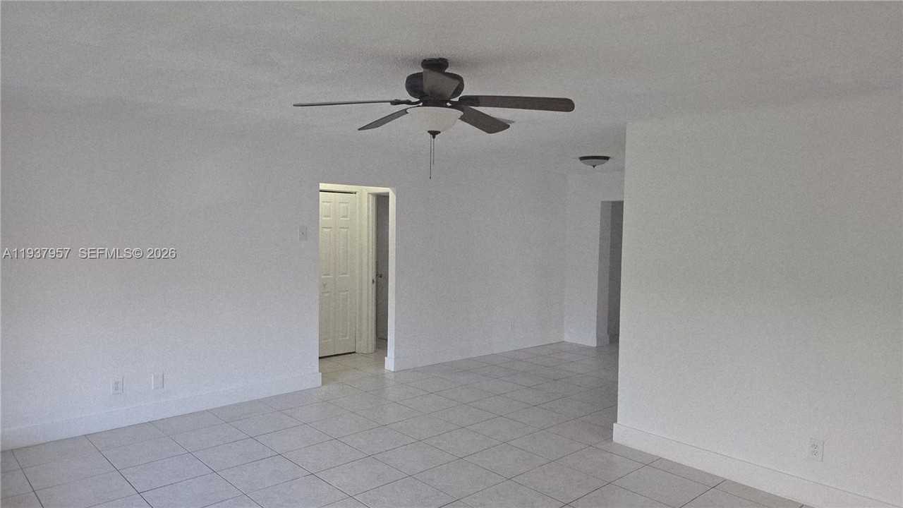 9507 Nw 80th Ct - Photo 4 of 13