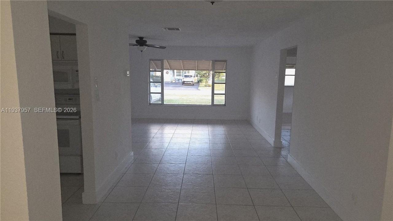 9507 Nw 80th Ct - Photo 6 of 13