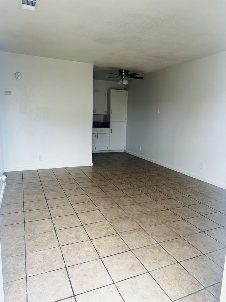 Sunset Apartments - Photo 3 of 3