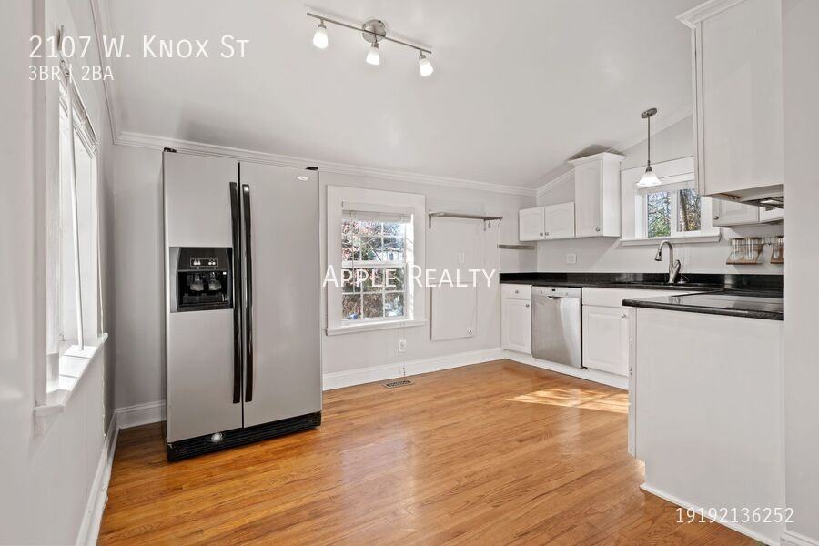 2107 W Knox St - Photo 4 of 13